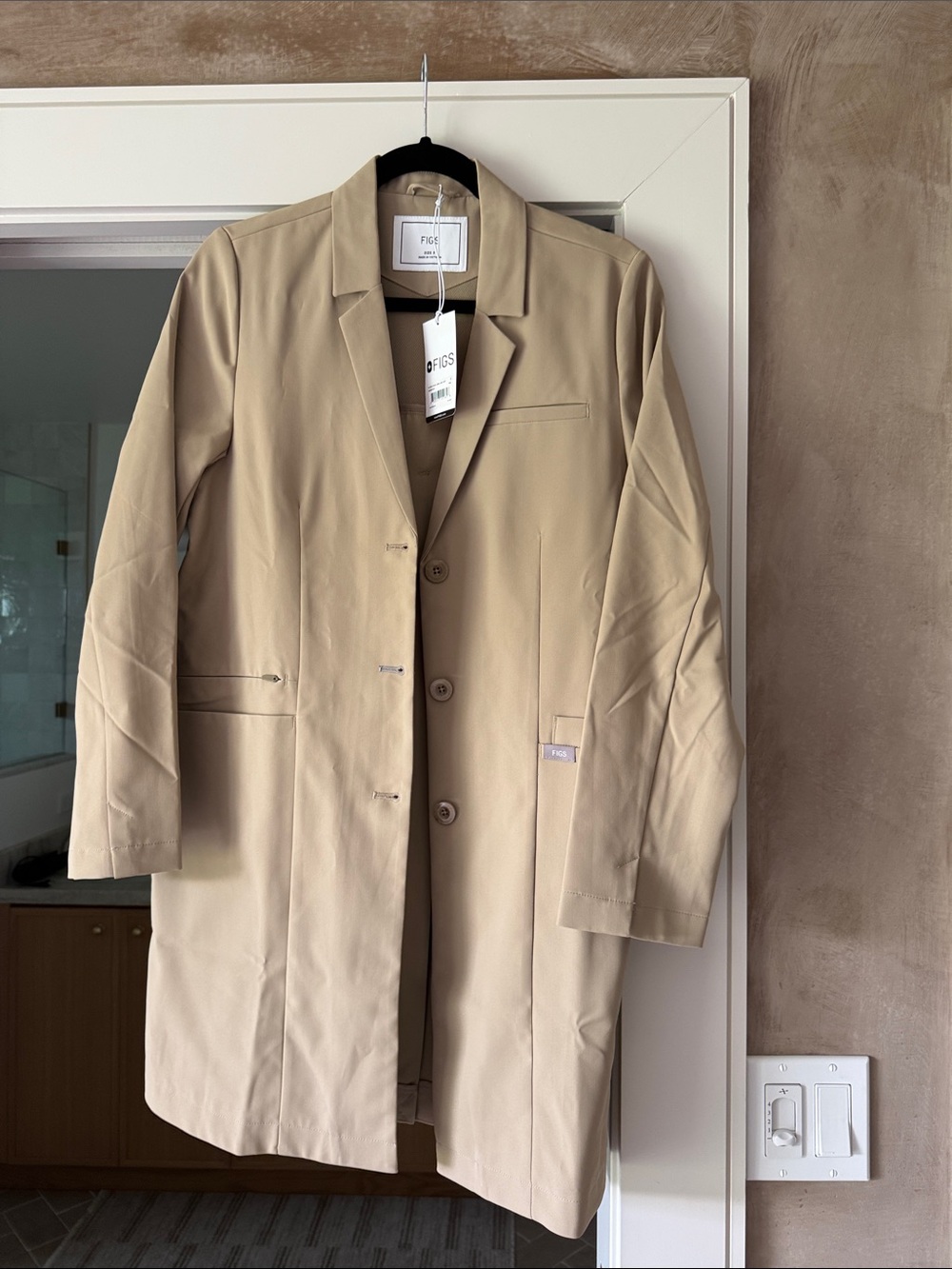 Figs Men’s Beige Single-Breasted Trench Coat